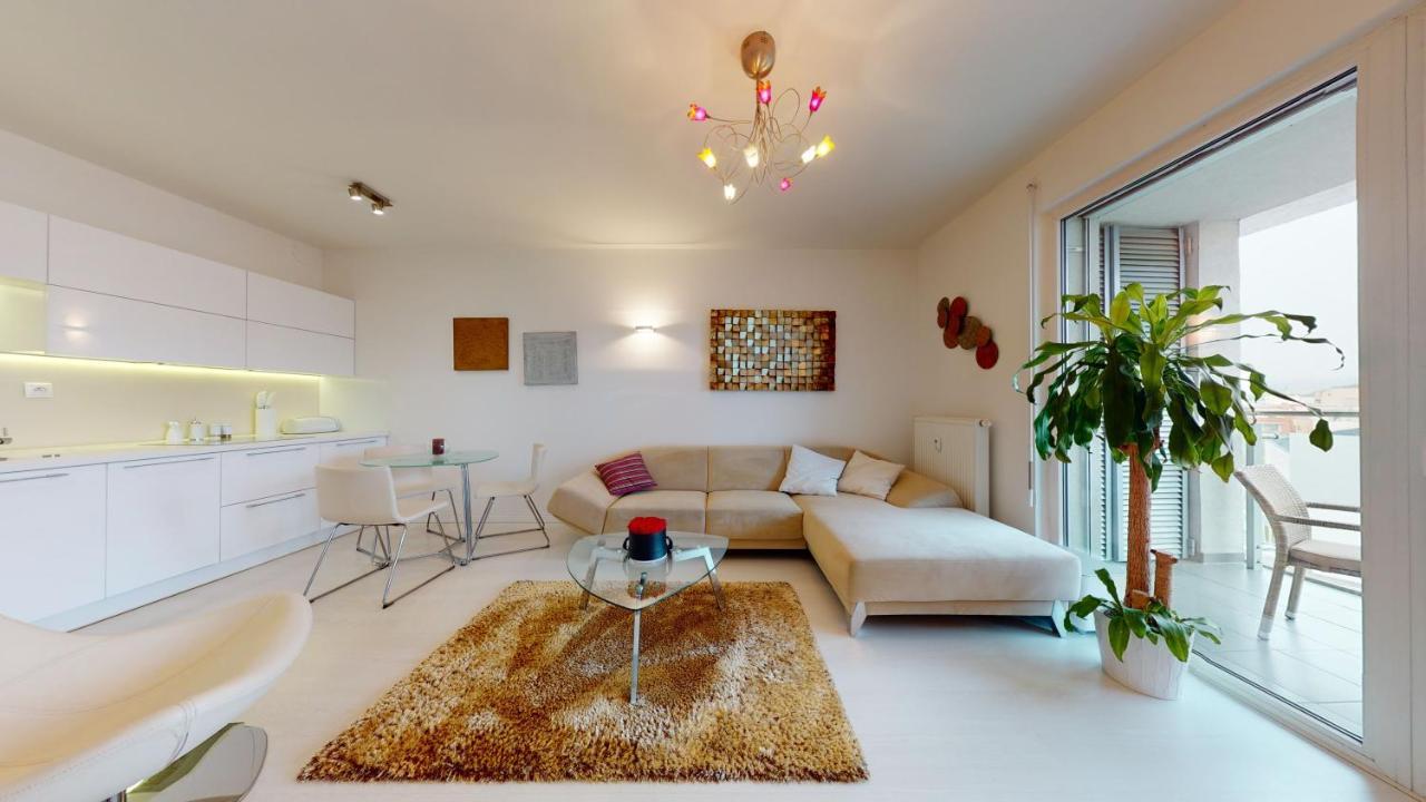 Bibi Centroom Apartment Piest'any Eksteriør billede