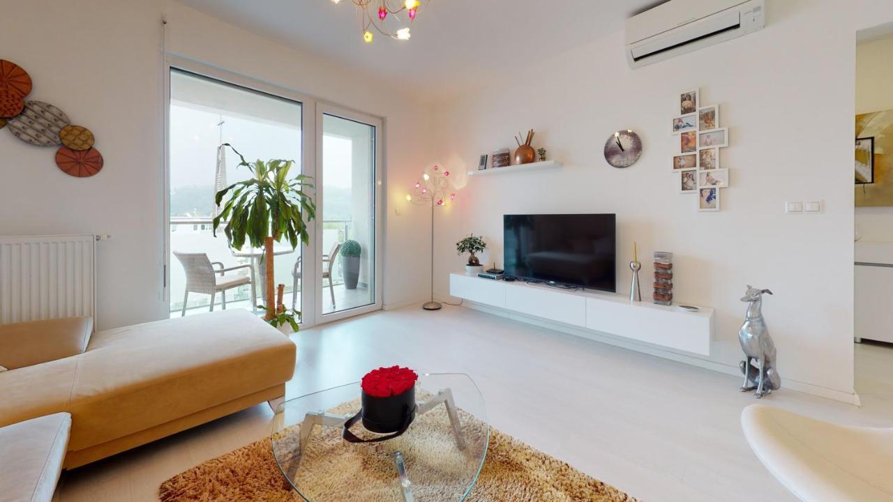 Bibi Centroom Apartment Piest'any Eksteriør billede