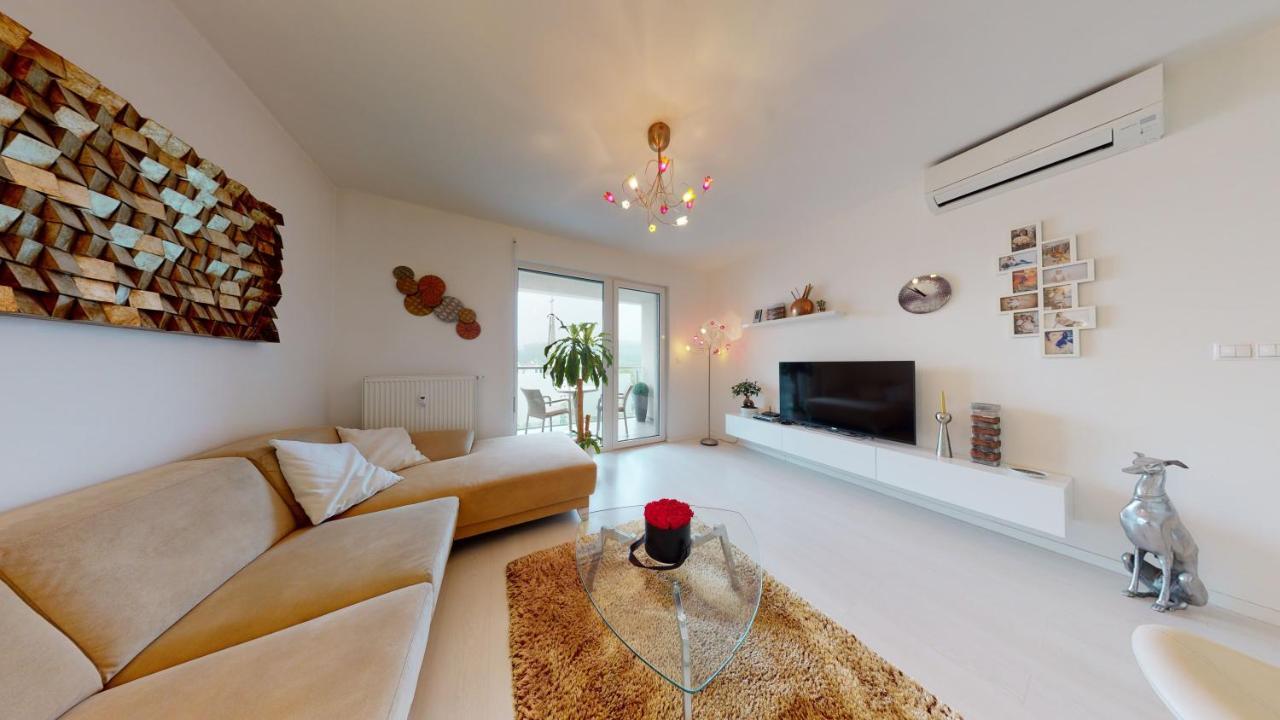 Bibi Centroom Apartment Piest'any Eksteriør billede